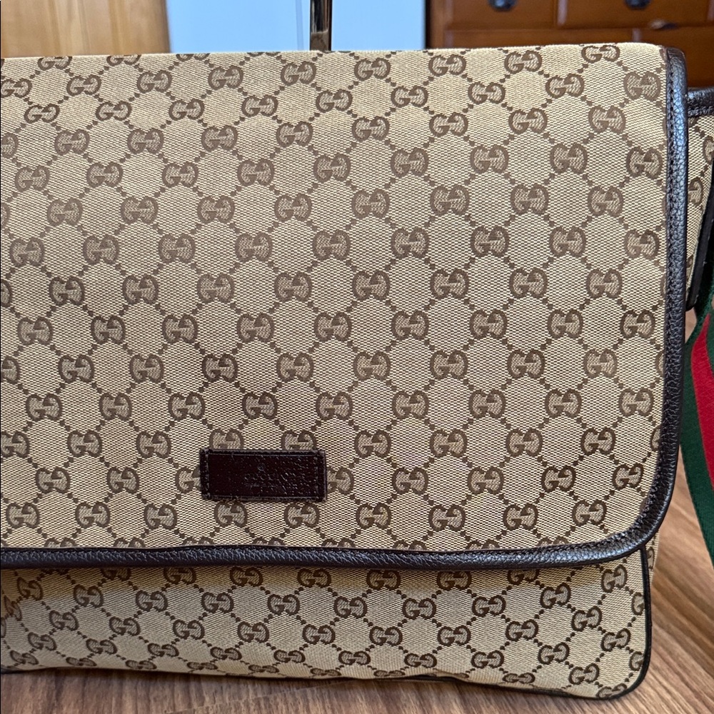 A512- Gucci crossbody bag - Picture 4 of 16
